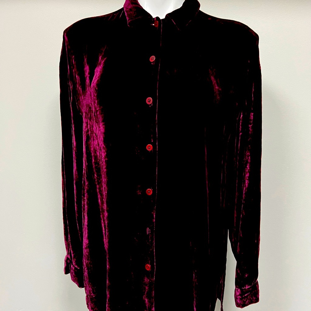 Eileen Fisher silk Velvet button top. In like new condition.